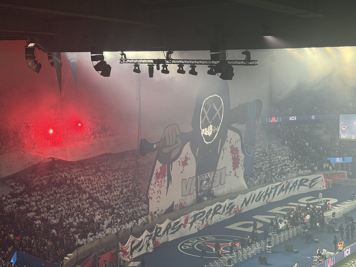 Le meilleur stade de France est en feuuuuuu 🔥

Osez dire que le PSG n’a pas les MEILLEURS supporters !!!

(📸 <a href="/psgcommunity_/">PSG COMMUNITY</a> )