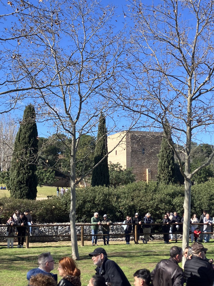 BagaEndavant's tweet photo. 🐎 Avui hem assistit al Cós de Sant Antoni, a Vila-seca, en representació de l’Ajuntament de Bagà. Les curses s’havien de celebrar el 18 de gener, però el temporal de pluja ho va impedir.

Un any més, fem més estrets els llaços que ens agermanen. Gràcies per la càlida acollida. https://t.co/tp2UtS5g5N