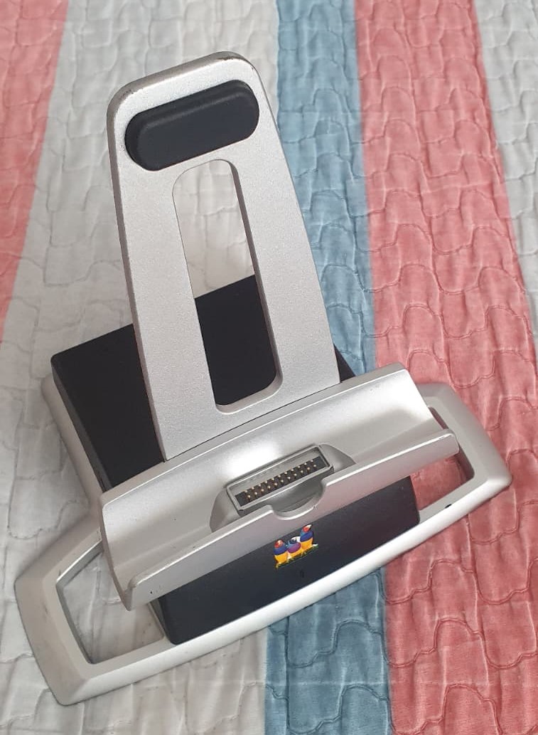 FeoFluffyson's tweet photo. This is #ViewSonic #AirPanel V110. A Smart Screen.
This is a project called #MicrosoftMira, that device can connect to your pc with remote desktop on wifi. So we can call it's a portable screen.

it cames 2002 and one year later it flopped.
Microsoft's another failure project😔🥀 https://t.co/U00Wkztmou