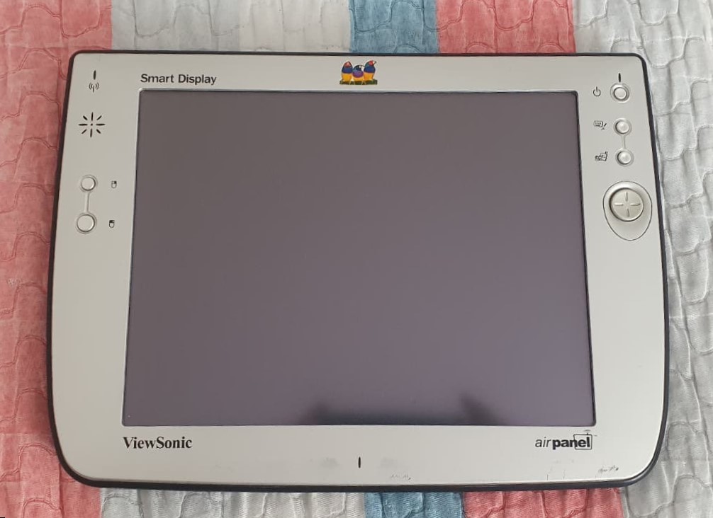 FeoFluffyson's tweet photo. This is #ViewSonic #AirPanel V110. A Smart Screen.
This is a project called #MicrosoftMira, that device can connect to your pc with remote desktop on wifi. So we can call it's a portable screen.

it cames 2002 and one year later it flopped.
Microsoft's another failure project😔🥀 https://t.co/U00Wkztmou