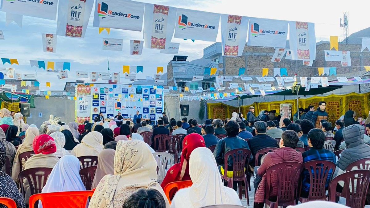 *کوئٹہ😗
بلوچستان نیشنل پارٹی کے سینٹرل ایگزیکٹو کمیٹی کے ممبر و سابق ایم پی اے خاران واجہ ثناء بلوچ کا ہزارہ ٹاؤن کوئٹہ میں Readers Zone کی طرف سے
Readers Literary Festival# میں شرکت کی بُک سٹالز کا دورہ کرکے اور اپنے انٹرسٹ کی مختلف کتابیں خرید لیا بعد ازاں فیسٹیول کے ایک سیشن