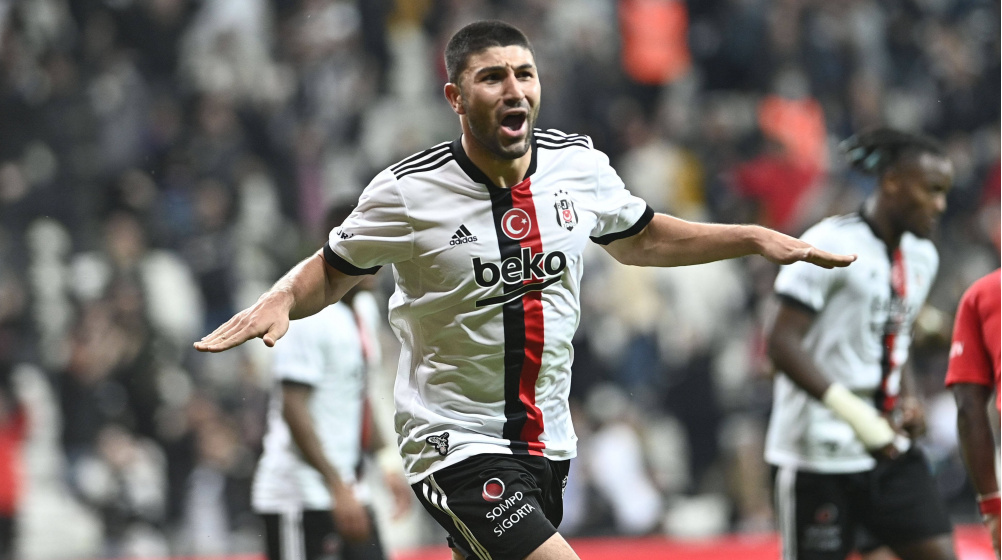 #BJKvALY Güven Yalçın,
2018 yılında transfer olduğu Beşiktaş formasıyla 101 maçta görev alarak 20 gol 7 asistlik katkı sağlamıştı. oyuncu, 2022de siyah-beyazlı ekipten ayrılmıştı
Şu anda Jimlastik  kulübüne 2 gol daha kakaladığına göre toplam 22 gol ve 7 asiste ulaşmış oluyor😂