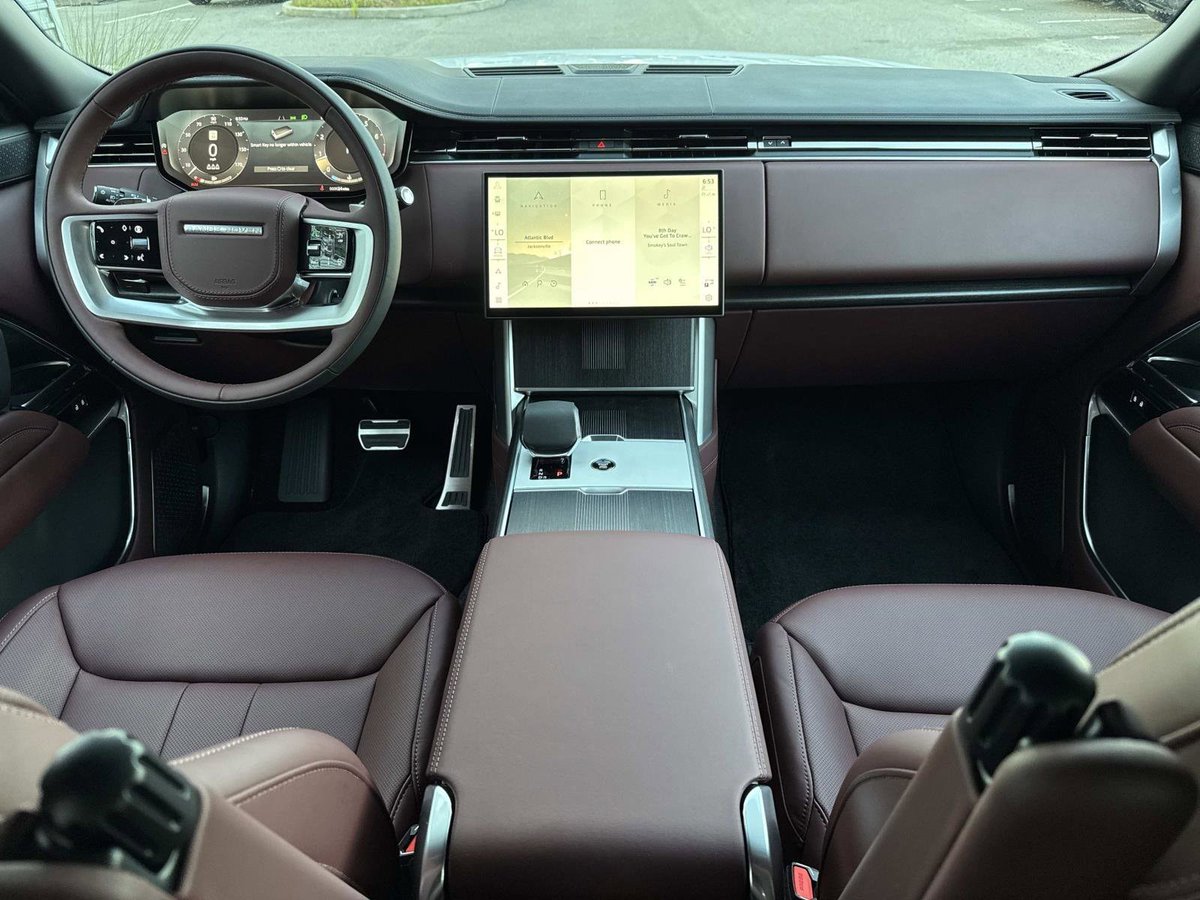 FieldsAuto's tweet image. Luxury at its highest expression. This 2025 Range Rover Autobiography P530 SWB offers a Twin Turbo V8, 22 inch wheels, and a power moonroof for every elevated drive.

Call 877-786-3551 or visit for more info: bit.ly/46yhmMo

Stock No. SA338357 | #RangeRover