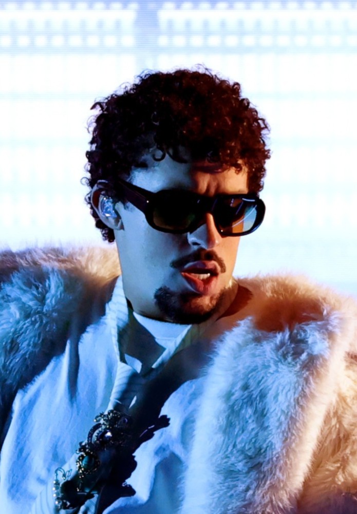 Genius's tweet image. drake reportedly turned down performing at the super bowl halftime show with bad bunny, saying he didn’t want to take away the spotlight 👀

“he [drake] said no because he wants everyone to focus on is brother benito. he wants bad bunny to enjoy the moment, to do his thing, and…