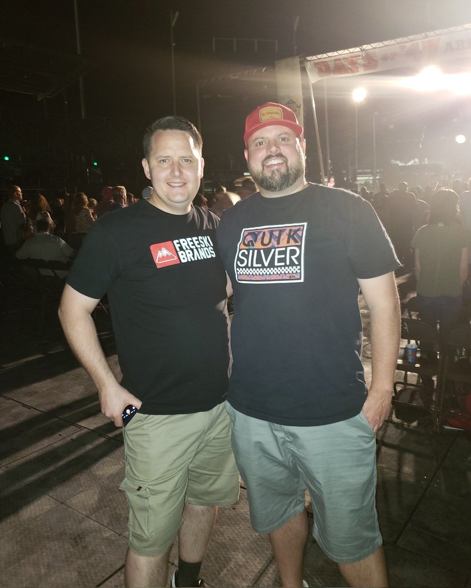 BeardedMangus's tweet photo. Rip Brad Arnold.  I love 3 doors down. Seen them a few times in concert.  One of my best friends flew from Australia just to see them perform a few years ago.  September 2018.  @balltrain was there too.  So good live. https://t.co/ziUi0WmmVm
