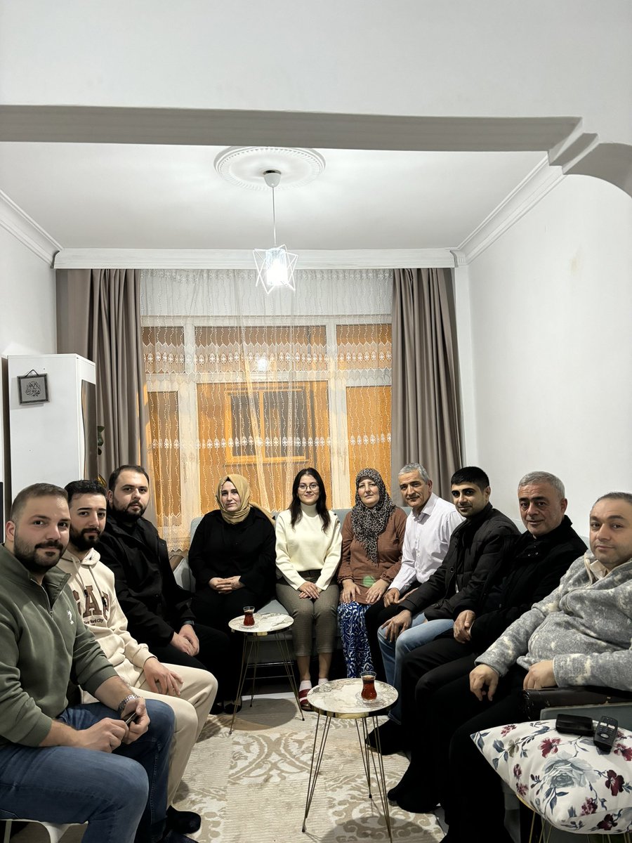 📍Topkapı Mahallesi

Mahallemizin Olağan Yönetim Kurulu Toplantısını, Mahalle başkanımız Akif Şahbaz başkanlığında, Sorumlu İlçe Yürütme Kurulu Üyemiz Neslişah Tuğba Vural, Sorumlu Bölge Başkanımız Mehmet Dağseven ve Sorumlu Meclis Üyemiz Ahmet Küçük‘ün katılımlarıyla