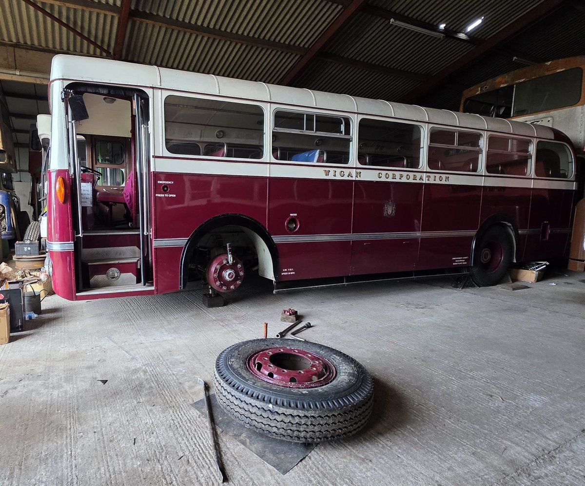 WiganTrust's tweet photo. It's been a '1 step forward, 2 steps back' kind of day today, the joys of preservation! 🙃 On the bright side Wigan 101 has been treated to some fresh rubber thanks to Mr P #wigan #corporation #Leyland #royaltiger https://t.co/SedFOtiIwd
