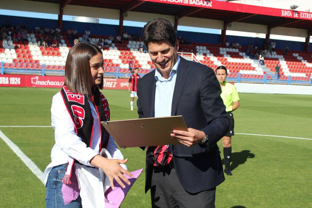 🔵🔴 Desde el CD Extremadura queremos felicitar a la almendralejense Paola García Lozano por su nuevo Campeonato de Europa Sub21 de Karate, conquistado este domingo en Chipre 🥋🥇

Orgullo de Almendralejo, de Extremadura y de España 🇪🇸

¡Enhorabuena, campeona! 💪✨