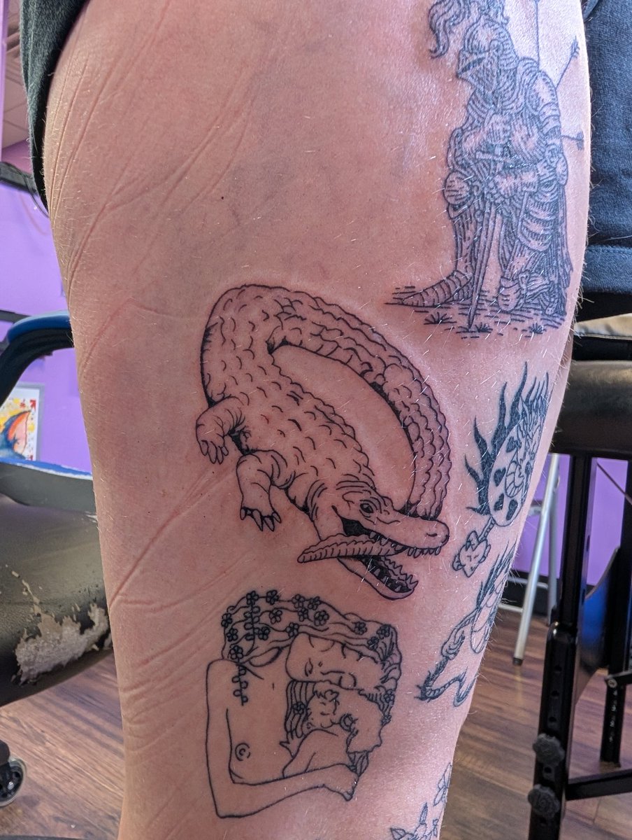 QuillyPrints's tweet photo. 4th shit of the day atp I need a c section
#Tattoo #Tattoos #Aligator #Crocodile #FineLineTattoo https://t.co/fVafS0sqBl