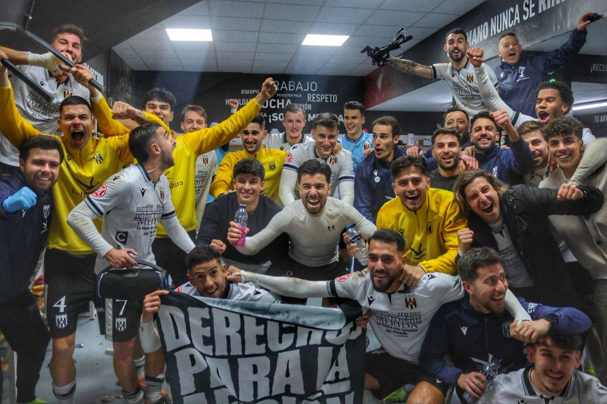 📸 𝙎𝒆 𝒉𝙖 𝙦𝒖𝙚𝒅𝙖𝒅𝙤 𝙪𝒏𝙖 𝙣𝒐𝙘𝒉𝙚 𝙢𝒖𝙮 🔝

🤪 ¡Estos chavales van a dar muuucha guerra! ⚔️ 

#MéridaZamora