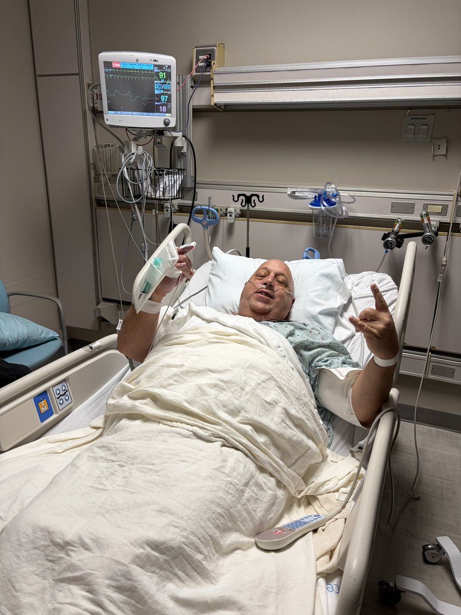 _LoveLike_JESUS's tweet image. I never do this. I never asked for your prayers, but I’m asking for your prayers now last night. I had a major heart attack. I’m doing better now. I just need need you all to pray for me. I really appreciate that.
I’m trying really hard to stay strong