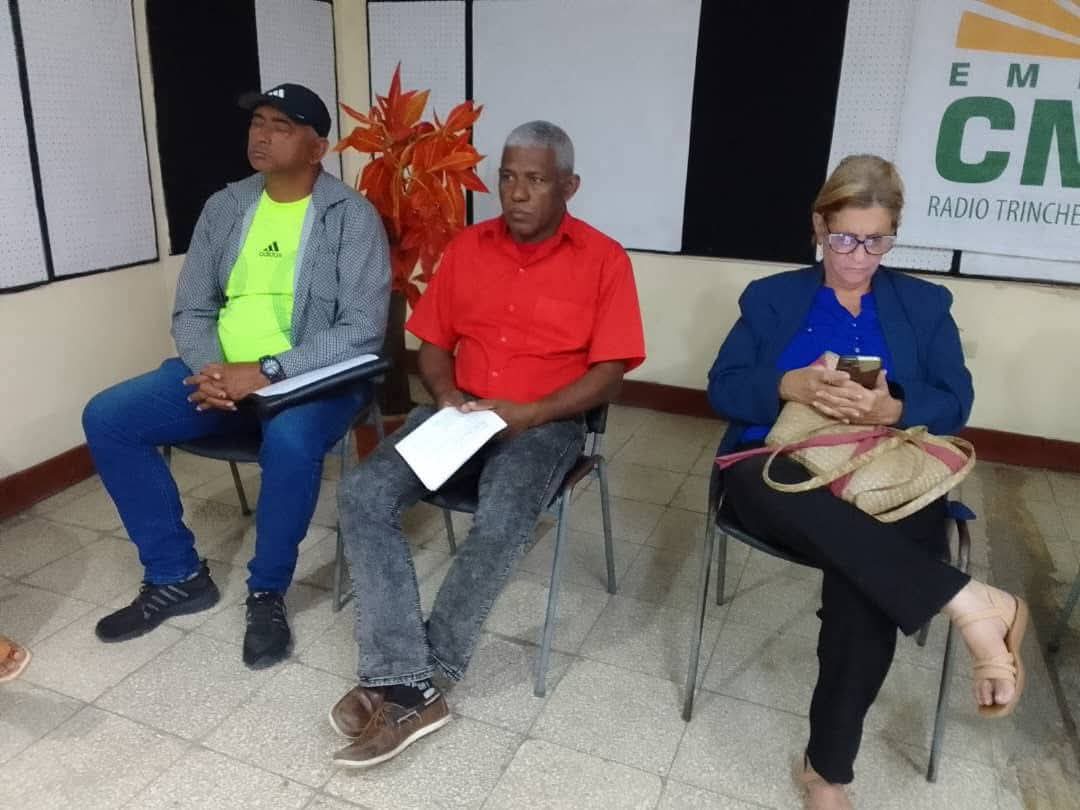 Programa Especial en Radio Guantánamo, sobre las medidas adoptadas por los diferentes organismos. #CubaEstáFirme ,<a href="/DiazCanelB/">Miguel Díaz-Canel Bermúdez</a> <a href="/DrRobertoMOjeda/">Dr. Roberto Morales Ojeda</a> <a href="/CubaMined/">MINED</a> <a href="/naimatrujillob/">Naima Ariatne Trujillo Barreto</a> <a href="/PartidoPCC/">Partido Comunista de Cuba</a> <a href="/villafruel900/">Raquel Laviste Villafruela</a> <a href="/yoeaberob1/">Yoel Perez Garcia</a> <a href="/AlisAzahares/">Alis Azahares</a> .