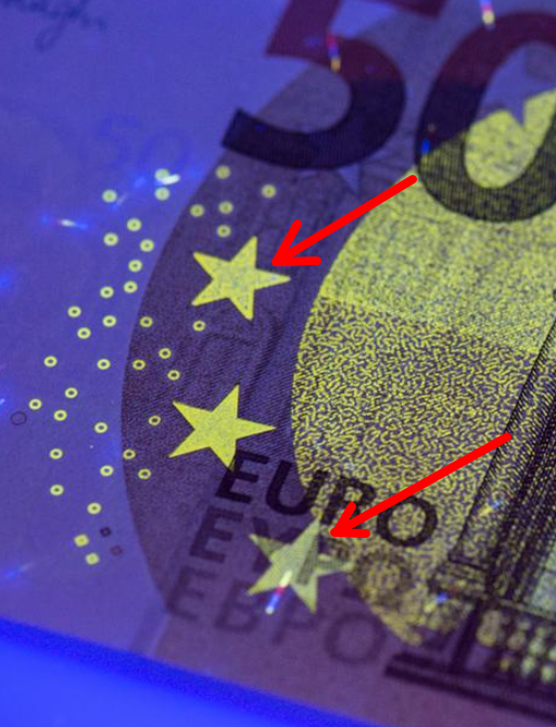 I noticed that these two stars from the 50 EUR bank note are more detailed under UV light. This is not mentioned on the guides for distinguishing fake from real bank notes.