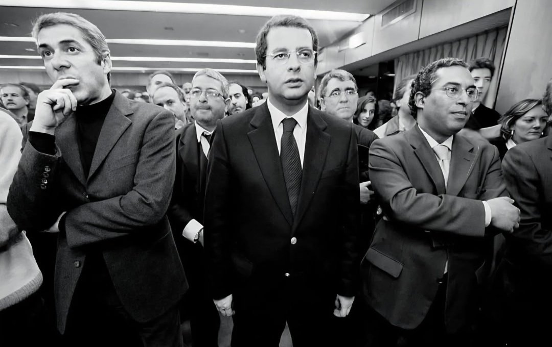 Senhores e senhoras apresento-vos o vosso presidente para os próximos 5 anos e seus compinchas.

Viva a podridão, a mentira e a trafulhice. 
Sim, a culpa é vossa.