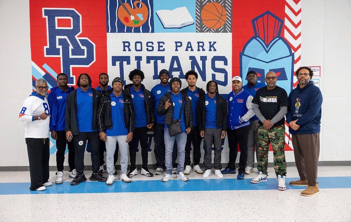 bjthesniper's tweet photo. Big Thanks to Rose Park middle for having us! Blessed to be apart of @1912SportsGroup and get the opportunity to give back and spread knowledge to the youth! Blessed to be apart of Big Blue💙 #RevengeTour26 https://t.co/fe2hJcAaDg
