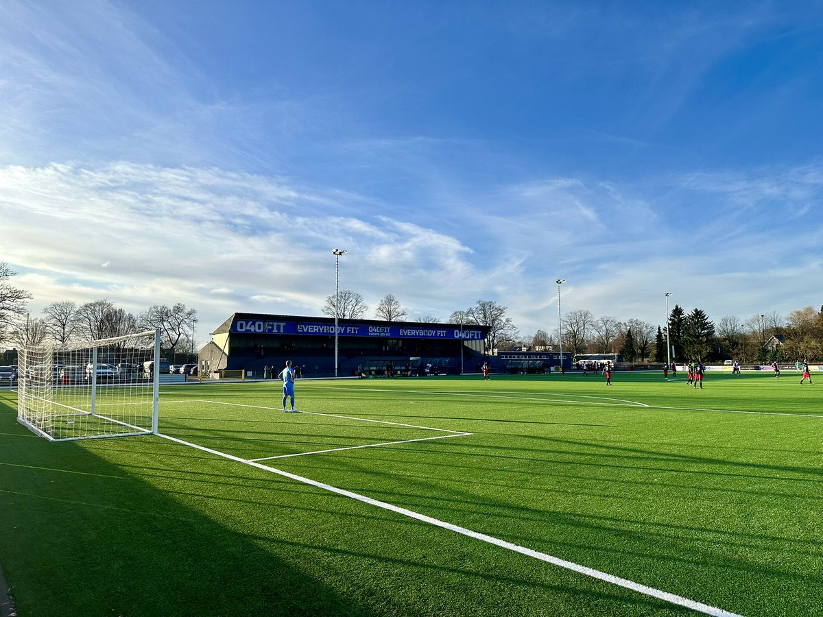 📍 Valkenswaard
🏟️ Sportpark Het Valkennest
⚽️ BES/De Valk - Olympia ‘60

Nostalgie troef, deze hoofdtribune. Ik wilde ‘m graag eens met eigen ogen aanschouwen en daar was het gisteren een mooie dag voor! ☀️