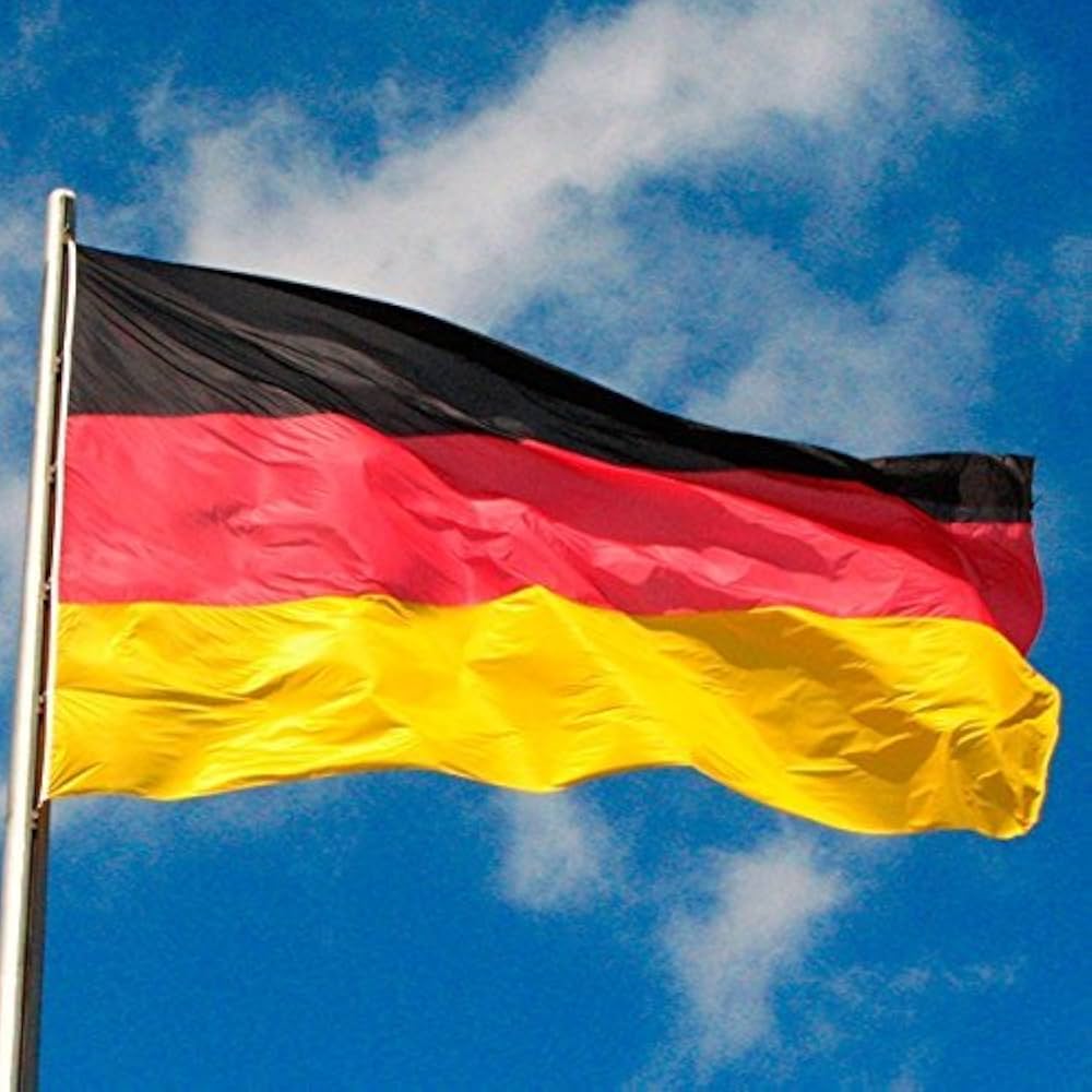 TheDailyBitcoin's tweet image. Good night!

🇩🇪 $760B German financial giant DZ Bank is entering crypto. As Germany’s second-largest bank, it received BaFin approval under the EU MiCA framework to launch meinKrypto, a platform for trading and storing $BTC, $ETH, $LTC, and $ADA. With 30 million clients, DZ Bank…