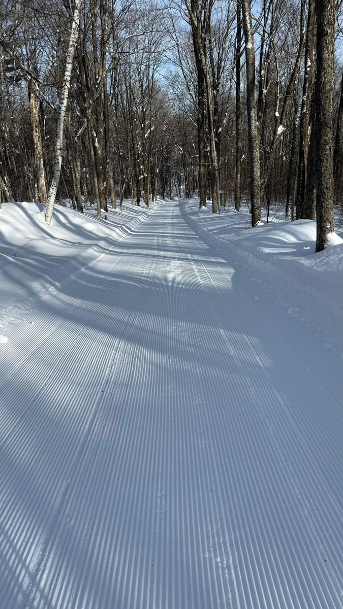StockleyWriter's tweet photo. It's been a great few weeks for skiing and snowshoeing at Stratton in VT. This has been quite a snowy NewEngland so far #stratton #nordic https://t.co/Pxh4ddt1jD