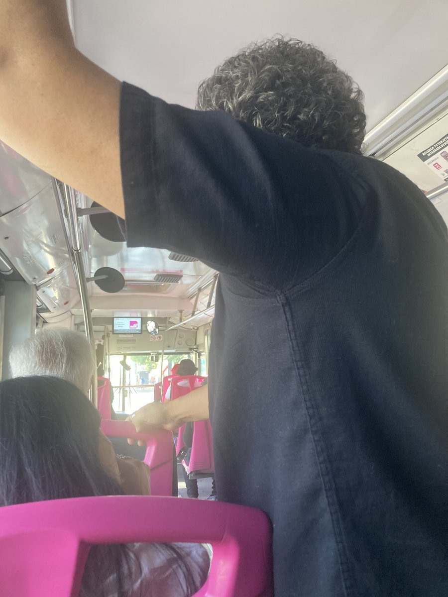 LauraMayamx's tweet photo. A ver si reforzamos el cuidado a la zona exclusiva, este macho argumentó que viene con su esposa y no se quiere pasar a la zona mixta. Línea 6 dirección Villa de Aragón. @MetrobusCDMX https://t.co/Eq9NWDCc0Q