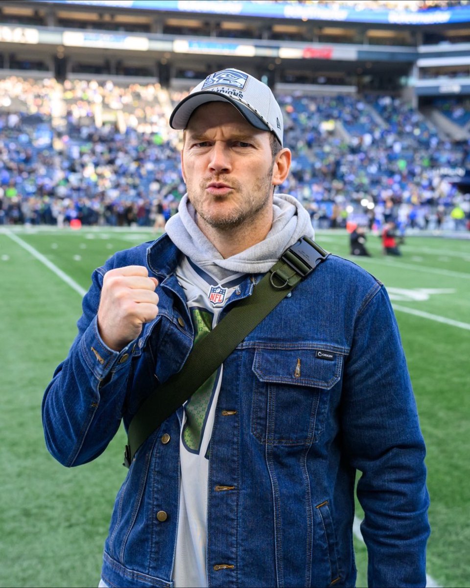 WE’RE IN THE SUPER BOWL BABY!!!!! Been with this team for as long as I can remember and tonight, they’re playing for it all! Here we go. I’m calm, I’m relaxed, and will 100% be losing my voice. <a href="/Seahawks/">xz* - Seattle Seahawks</a> #12s