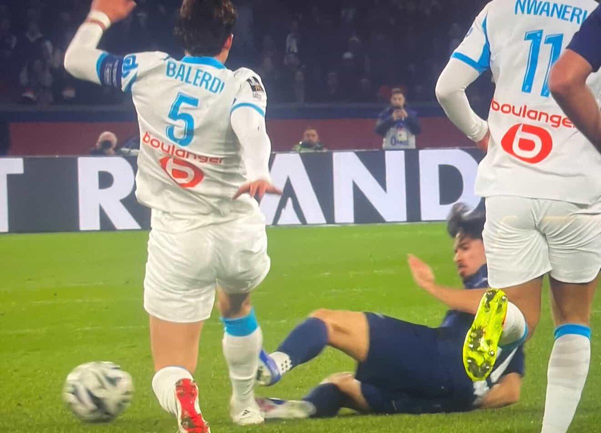 Elpopppp's tweet photo. c'est mieux je dis rien ptdr
#TeamOM #laVAR #PSGOM https://t.co/Waina62Tu7