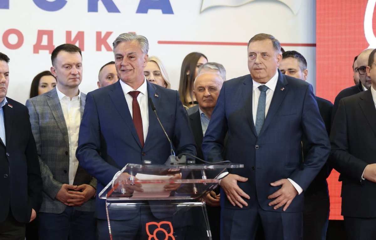 Драги народе Републике Српске, драги мој српски народе! Хвала вам! 

Захвалност свима понаособ који су данас, и који су 23. новембра, гласали за Републику Српску! Хвала вам што сте исказујући подршку мени, уствари стали у одбрану суверенитета Републике Српске!

Захваљујем се