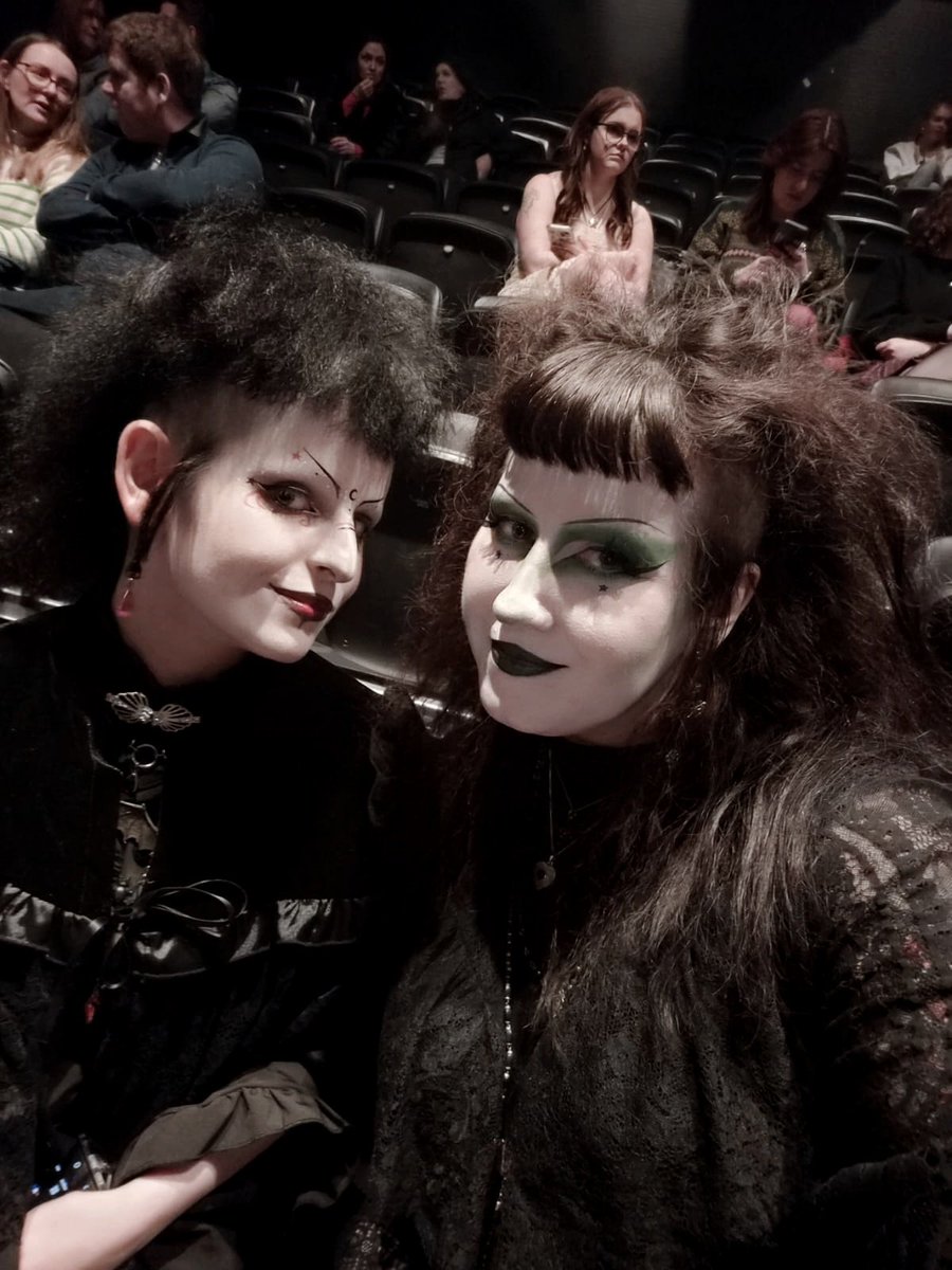 Florence + the Machine with the love of my life <a href="/leagueofvasey/">🖤 anya ✨️</a>! 🫀🌹