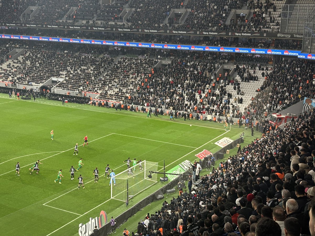 Beşiktaş JK 2-2 Alanyaspor 🇹🇷
Tüpras Stadyumu- At: 35,551

Crazy game with Beşiktas 0-2 down in 15 minutes before fighting back to salvage a point after the two longest VAR checks I've ever seen. Home fans were going nuts at the ref and my ears are still ringing! #groundhopping