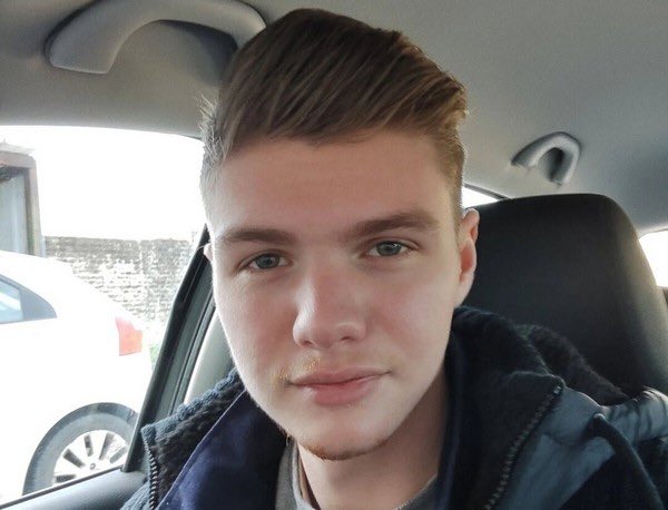 PsyGuy007's tweet image. 🚨 🇧🇪 ALERTE INFO : Leoni, 26 ans, RETROUVÉ TUÉ À COUPS DE COUTEAU dans un buisson

Le corps sans vie de Leoni Parisi a été retrouvé le 30 janvier dans sa rue près de sa voiture à Gosselies, en Belgique.

Ce sont deux ouvriers qui ont fait la macabre découverte dans un buisson.…