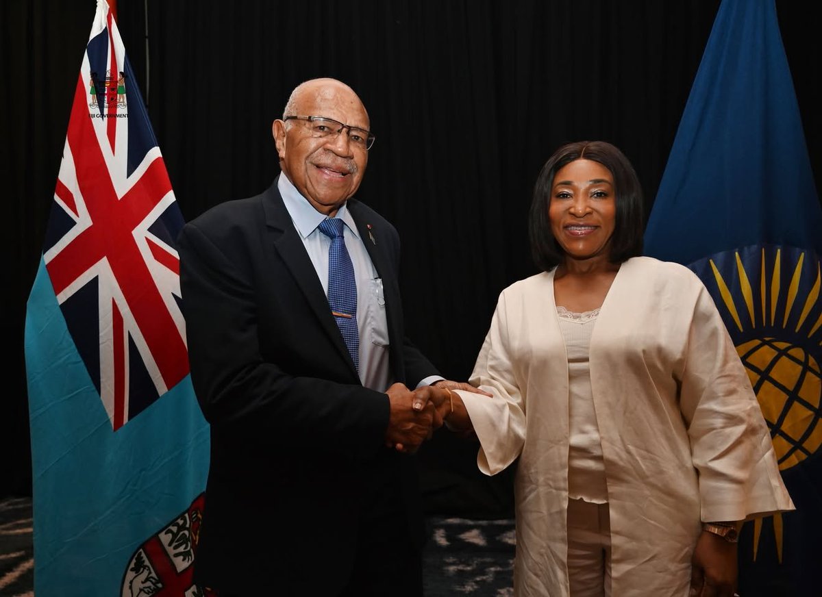 SGCommonwealth's tweet photo. Honoured to meet @slrabuka & his government members. I thank them for excellent #CLMM arrangements.
We discussed Fiji’s development journey & role within our family, & working as #oneCommonwealth to overcome the breakdown of the global system & deliver shared prosperity for all. https://t.co/DQkXV4JSIV