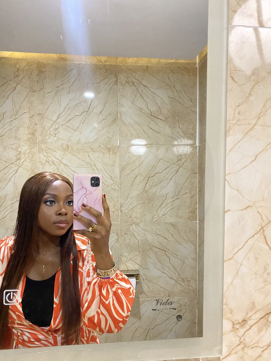 I never miss with my mirror selfies 😭🔥