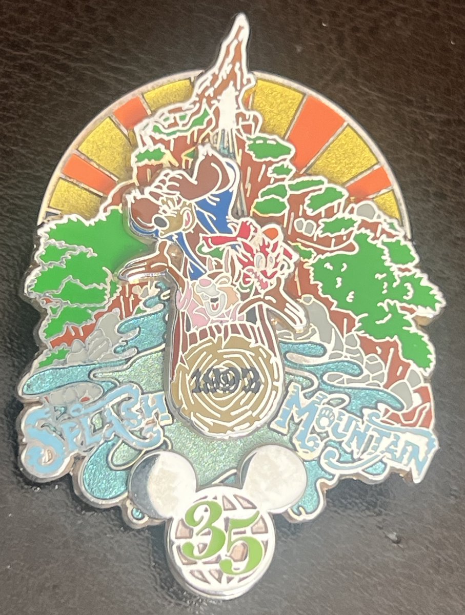 TeriE's tweet photo. RARE Vintage #DISNEYPIN WDW 35Th Commemorates #SplashMountain OPENS in 1992 LE 2500 SPINNER Rabbit Fox #RetiredAttraction
https://t.co/hgDAVMqktw
#disneypinsforsale #raredisneypin #WDW #disneyparks #disneyworld #disneypintrading #disneyana #disneycollectibles #BrerRabbit #Pins https://t.co/2Y8OEfdUAj