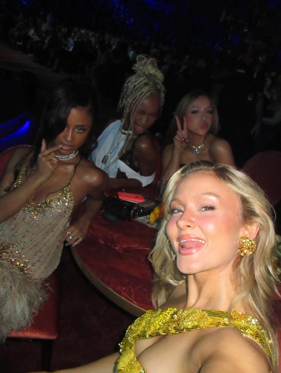 zaralarsson's tweet image. GIRLS🌟