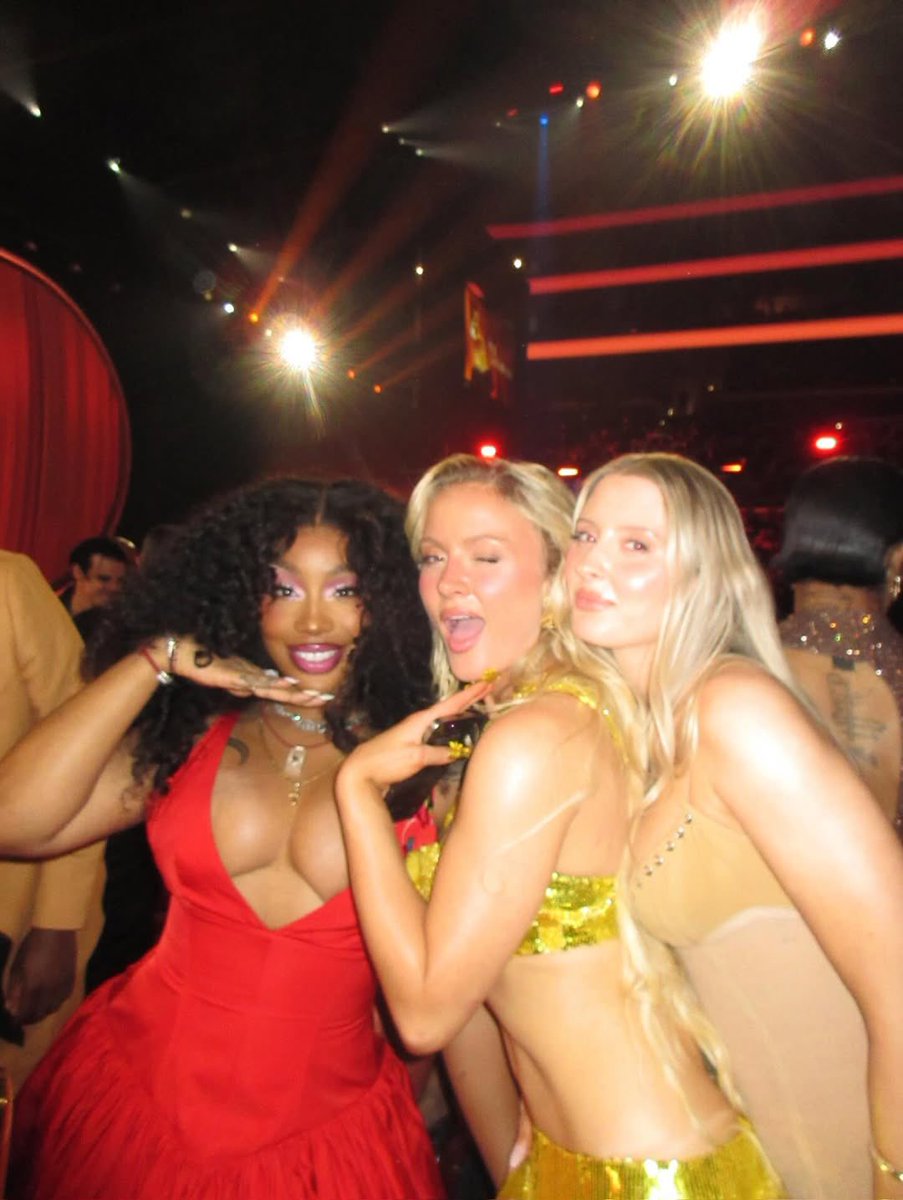 zaralarsson's tweet image. GIRLS🌟