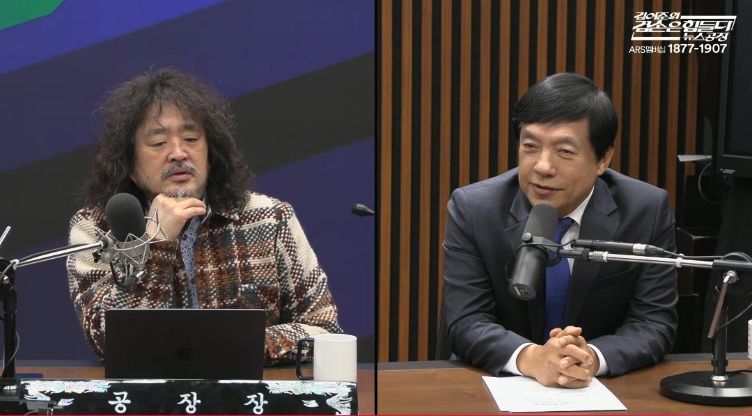 이 씨발롬이 미쳤나 이재명 죽이려한 김성태 변호인 전준철을 추천하고나서 "내가 추천했다 모든 책임은 나한테 있다" 라면서 전준철 대변하더니 털보방송 나와서 뻔뻔하게 "전준철은 친윤검사가 아니라 되려 탄압받은 검사다" 이 지랄 떠네 당장 최고위 사퇴하고 민주당에서 꺼져라🤬