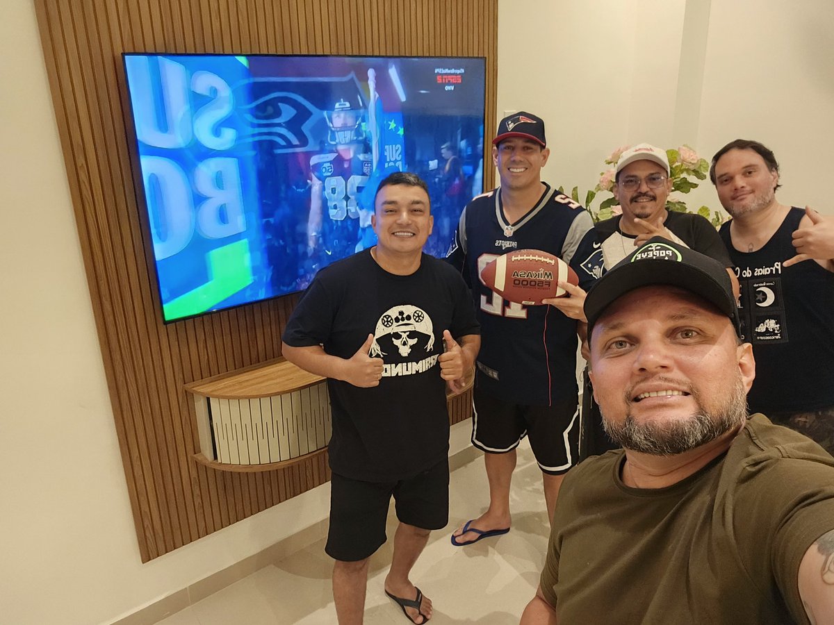 GleisonChamy's tweet image. Superbowl é na espn!!! Coari esta na NFL, com Poker, hambúrguer e superbowl.
#SuperBowlNaESPN