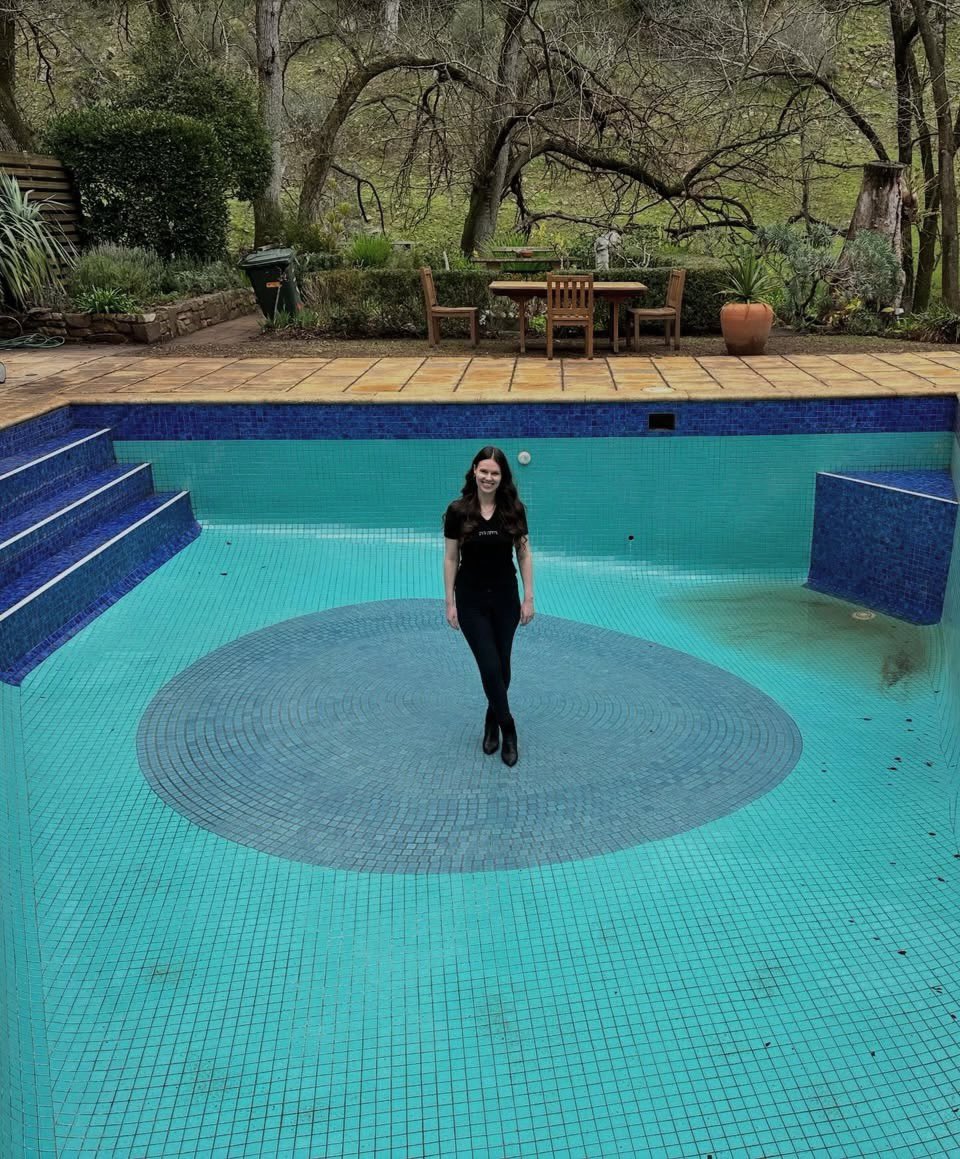 BRING HER BACK has won TEN AACTA Awards 🎬 
I’m so grateful to have played Constable Kiera Grey in the film and been involved even in a small way. Filming that scene will go down as one of the scariest nights of my life 😱🩸
Swipe for a few behind the scenes pics x