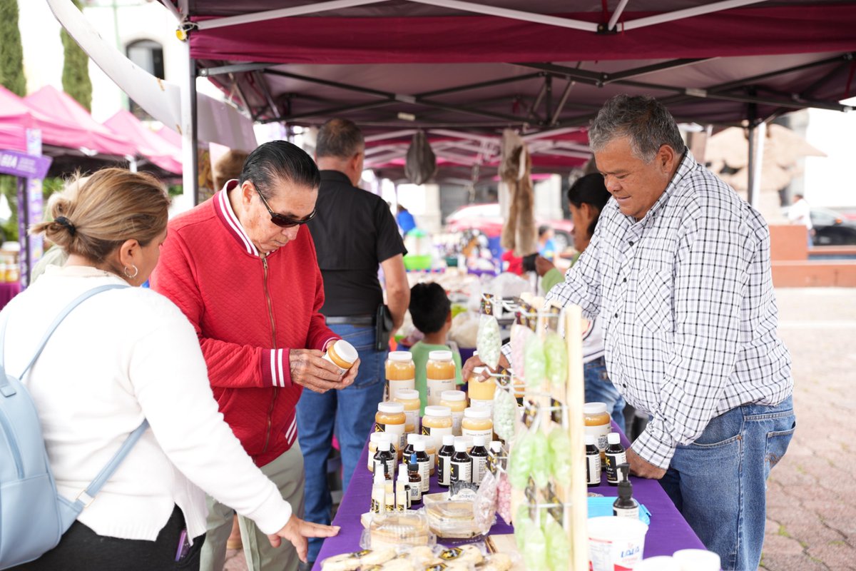 #GraphosCc #Tlx #Noticias #Municipios #TlaxcalaCapital | ARTESANOS RECONOCEN IMPULSO DEL ALCALDE ALFONSO SÁNCHEZ PARA FORTALECER SU ECONOMÍA A TRAVÉS DEL MERCADO SOCIAL
<a href="/sanchezgarciatx/">Alfonso Sánchez García</a>
facebook.com/share/p/1Djvpg…