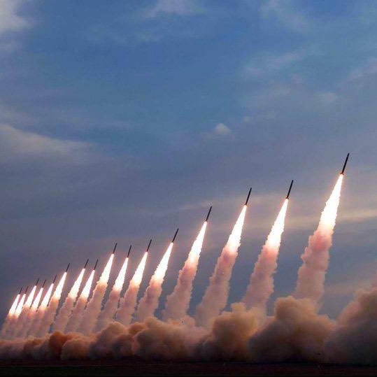 🚨🇮🇷 BREAKING: 

Iran has closed airspace over much of central Iran for missile launches.