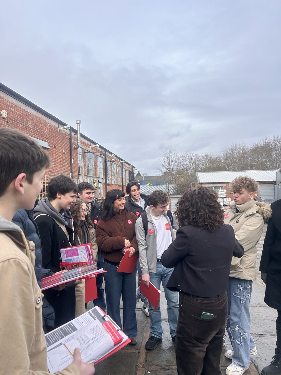 Emily Moore tweet media