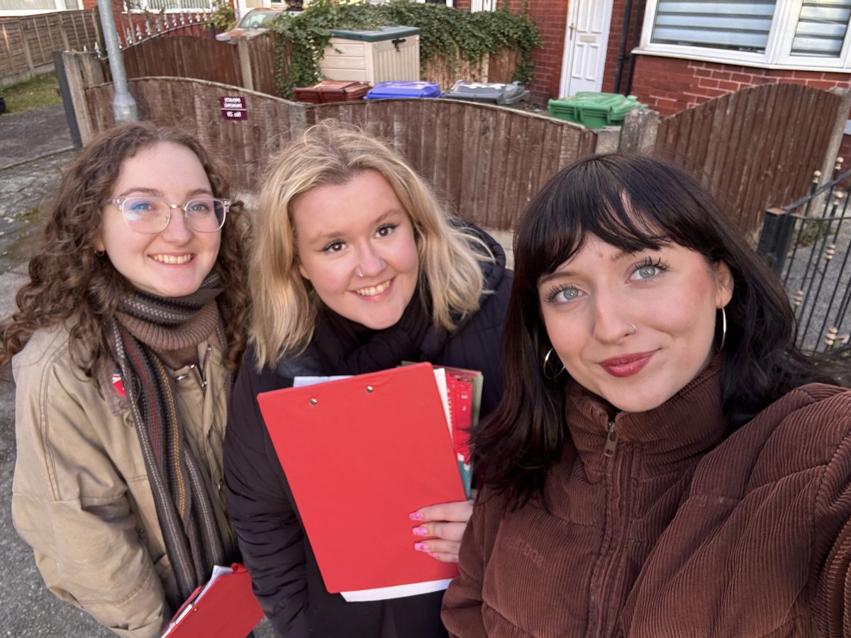 Emily Moore tweet media