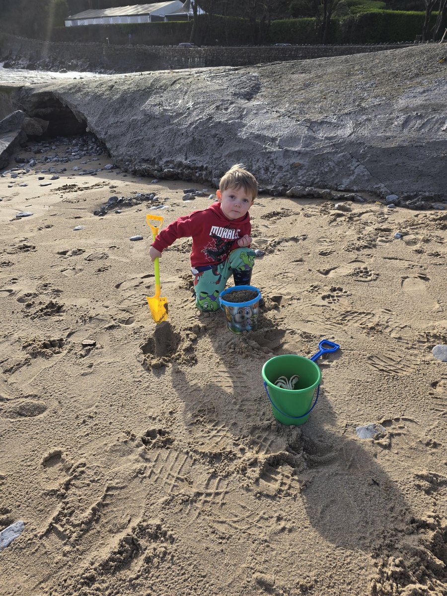 fruitloop1983's tweet photo. A fab family day at the beach @RCMtuning https://t.co/SIUiuX8GFr