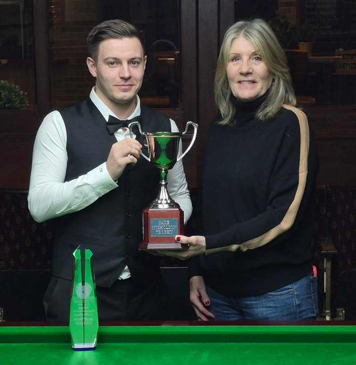 🏆 CARTY REGAINS 6-RED CROWN 🥇 Well done to Ashley Carty, who has beaten Ryan Davies 7-5 to win the English 6-Red Championship at the Northern Snooker Centre Official 👏 It is the second time Carty has won the Jake Nicholson Trophy! Results 👉… dlvr.it/TQrBZ9
