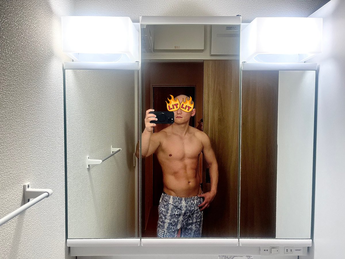 na0ki_o7o6's tweet photo. おはよう筋肉🔥

一昨日は胸は肩トレ、腹トレ🔥
昨日は肩トレ、腹トレ🔥

自分を磨き続けることで、
結果は自然とついてくる。

〜堀口恭司〜
今日も一日ポジポジでいこう！！
あなたなら出来る🔥

#筋トレ
#肩トレ
#胸トレ
#堀口恭二 
#UFC
#ガハハハ https://t.co/xSgtfr3g3c