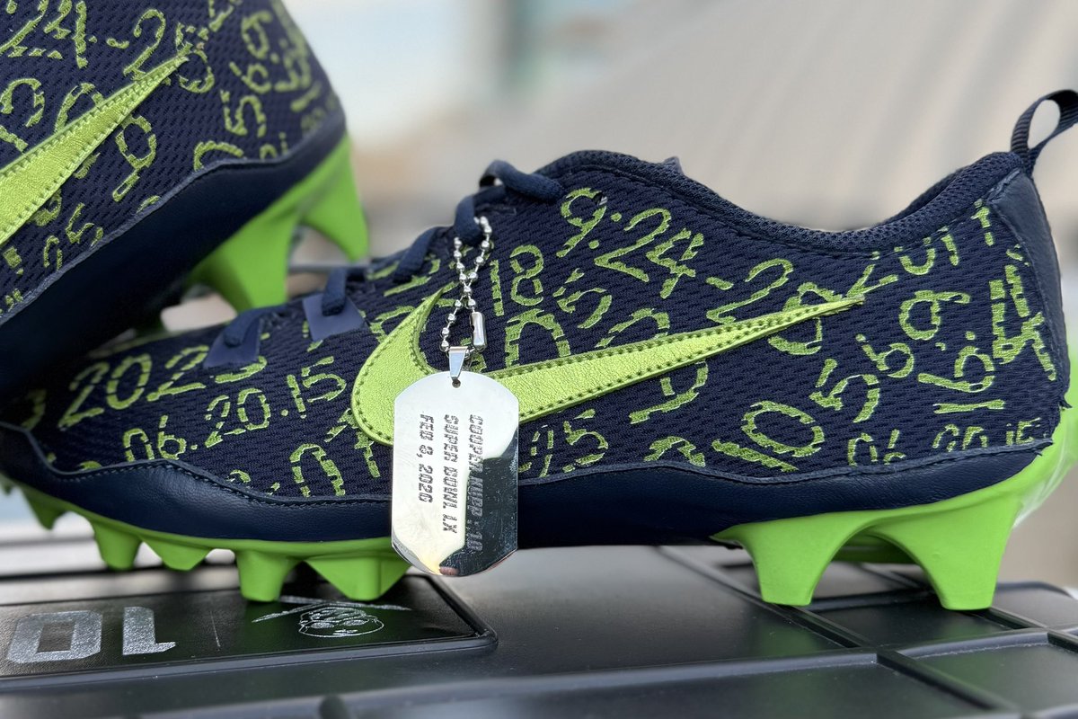 SoleRetriever's tweet photo. Cooper Kupp is wearing Nike Kobe 11 “Mamba Day” cleats in #SuperBowlLX  @CooperKupp 

📷 @TheShoeSurgeon https://t.co/yQYwHhonYn