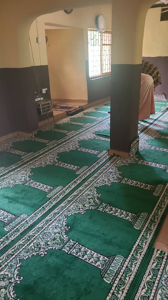 nanahamzat's tweet image. Salaam alaikum,

I supply and install mosque rugs.

If you see this post, please repost it. My target is to install rugs in 15 mosques this Ramadan.

Kindly RT – someone who wants to install rugs in their mosque might see this.

#mosquerunner