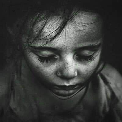 #حبيت_أقول 
كم سيستغرق من الوقت كي يفهم الناس أن هناك أياماً تمر بالإنسان حتى الإيماء بالرأسِ يصبح ثقيلاً عليه ..