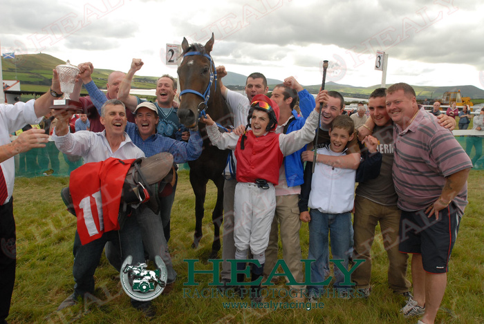 patcashhealy's tweet photo. Dingle Derby Festival 2006 Day 3 @DingleRaces
#20yearsago #archives #fromthearchive #memories #HorseRacing #HealyRacing #ReelingInTheYears #DingleRaces
I'm The Man and Martin Harley win.
(c)https://t.co/voWGTccO7K https://t.co/UkToFpprcD