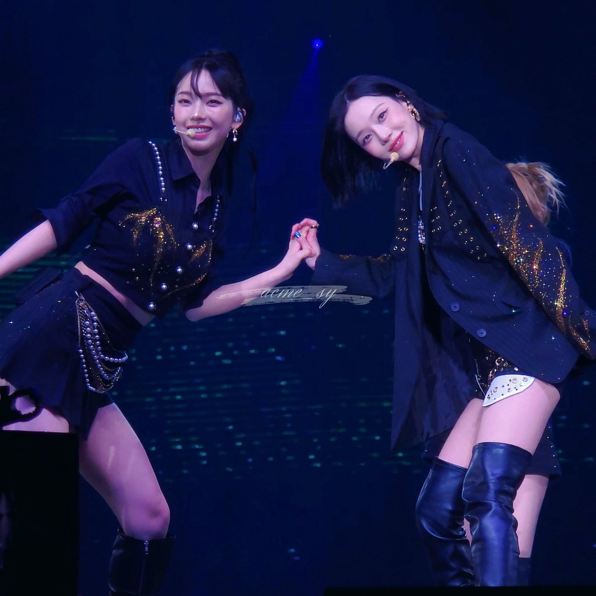 260208
𝐚𝐞𝐬𝐩𝐚 𝐋𝐢𝐯𝐞 𝐓𝐨𝐮𝐫
𝐒𝐘𝐍𝐊 : 𝐚𝐞𝐗𝐈𝐒 𝐋𝐈𝐍𝐄 𝐢𝐧 𝐇𝐨𝐧𝐠 𝐊𝐨𝐧𝐠

JMJ🤝🏻

#aespa #에스파 
#WINTER #윈터 #김민정
#KARINA #카리나 #유지민
#JiminJeong