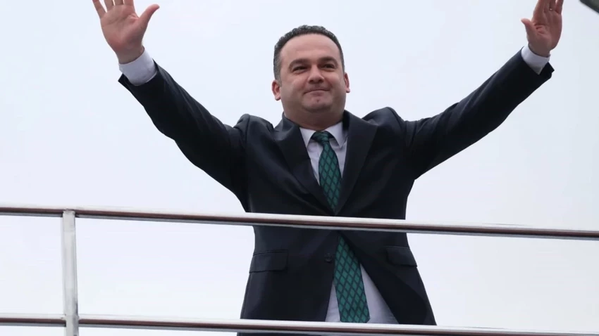 CHP'li Görele Belediye Başkanı Hasbi Dede ifadeye çağrıldı

tv100.com/chpli-gorele-b…